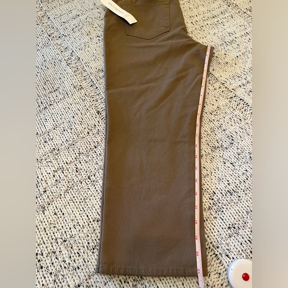 Coldwater Creek Women’s Cropped Flat Front Chino Khaki Pants Brown Size 8, NWT - Picture 6 of 7